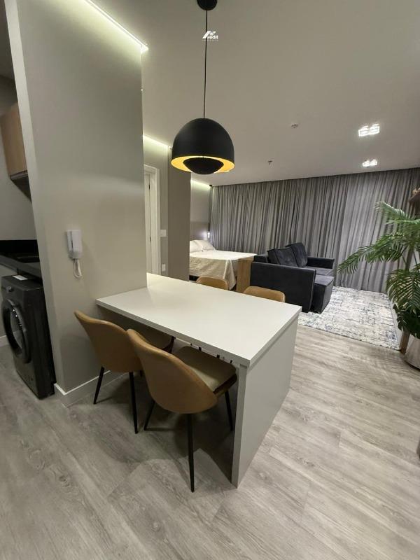 Apartamento à venda no Meia Praia: 