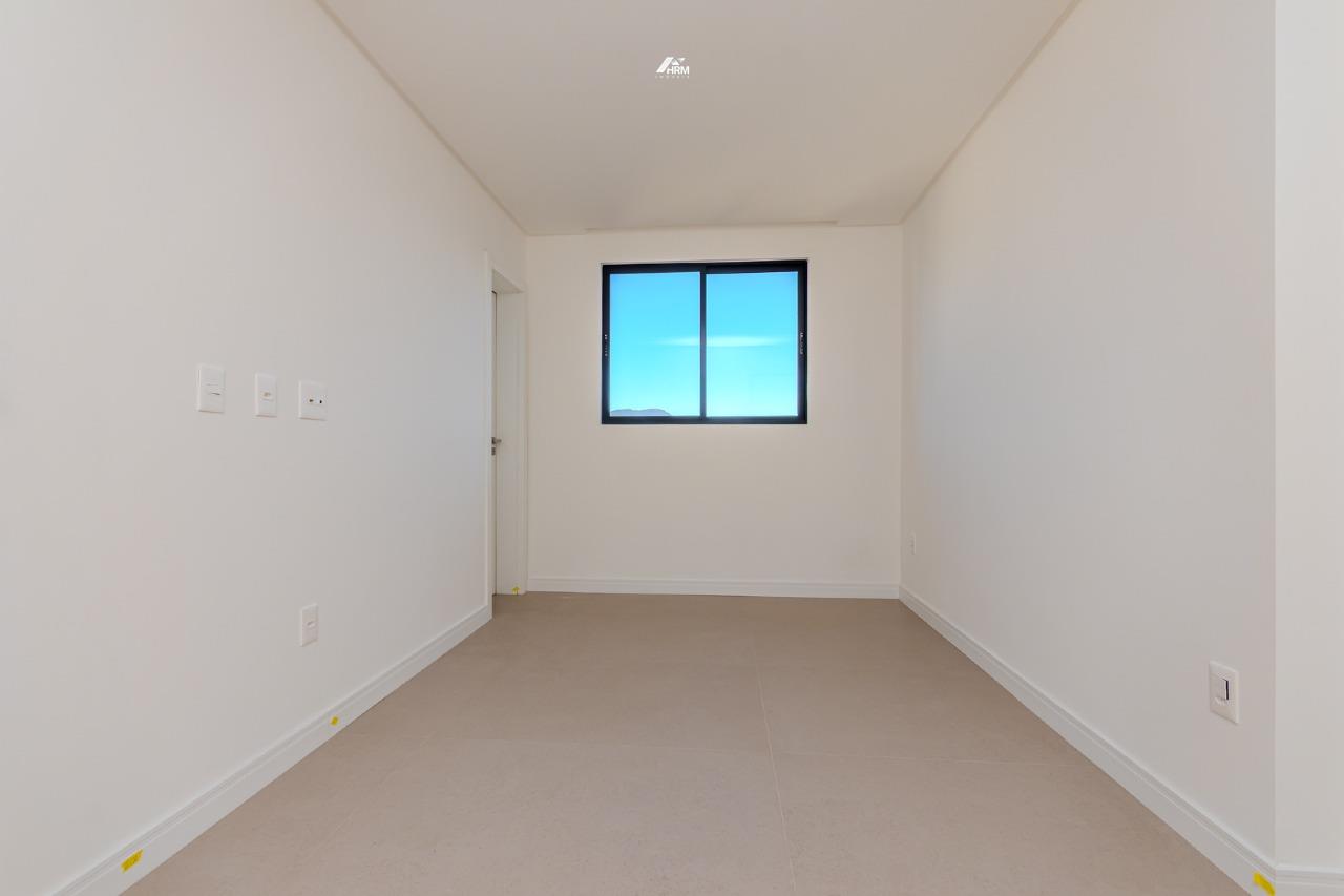 Apartamento à venda no Meia Praia: 