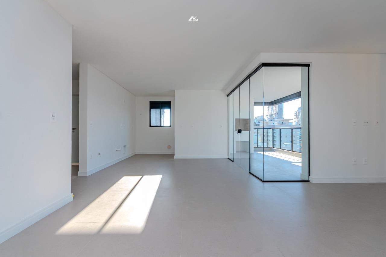 Apartamento à venda no Meia Praia: 