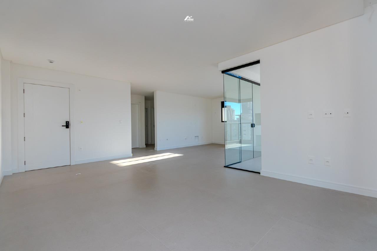 Apartamento à venda no Meia Praia: 