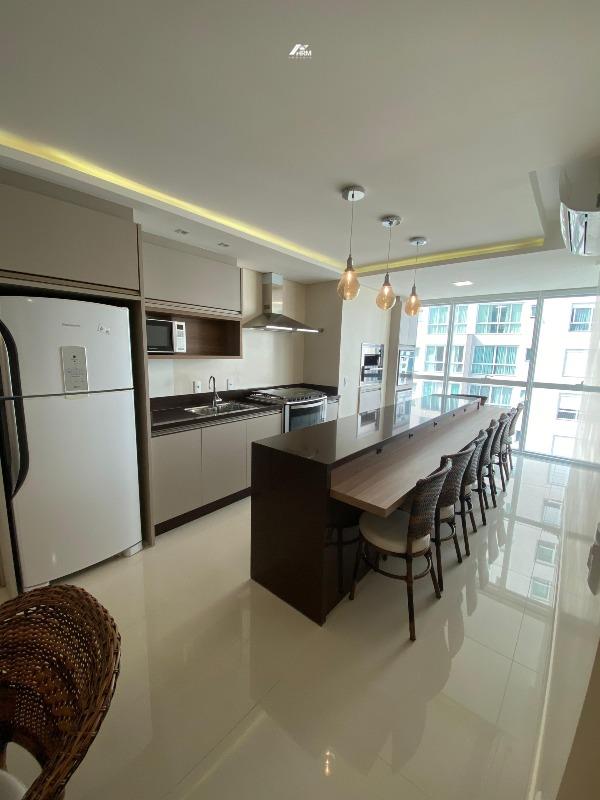 Apartamento à venda no Pioneiros: 