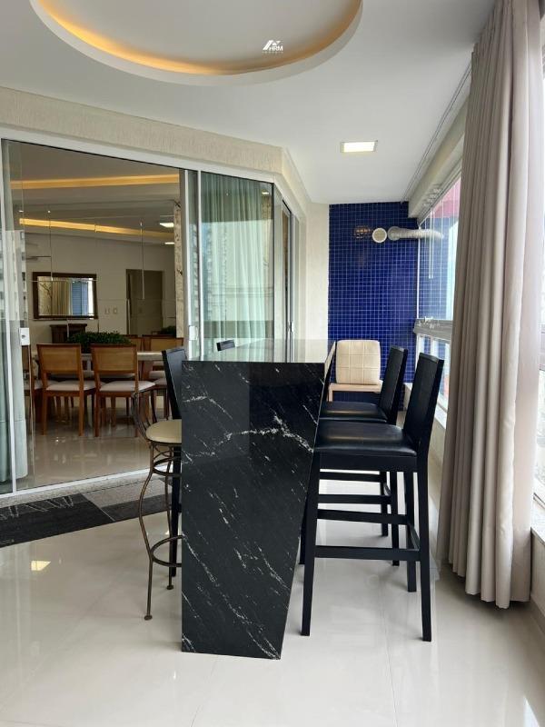 Apartamento à venda no Meia Praia: 