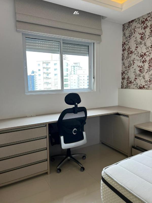 Apartamento à venda no Meia Praia: 