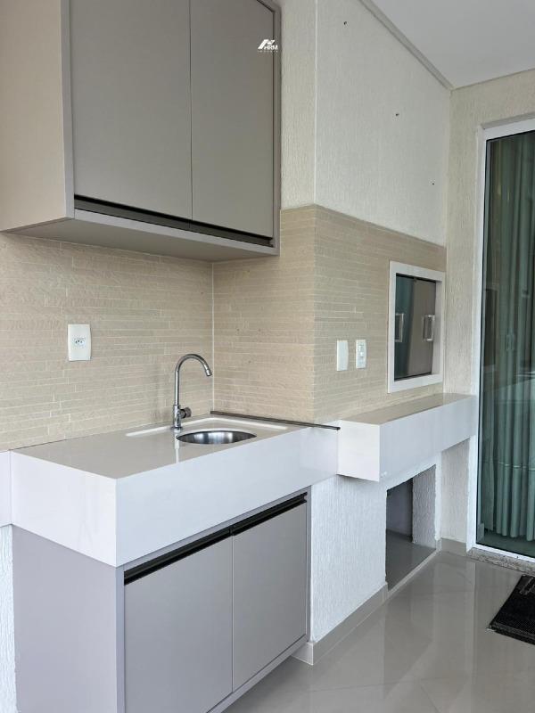 Apartamento à venda no Meia Praia: 