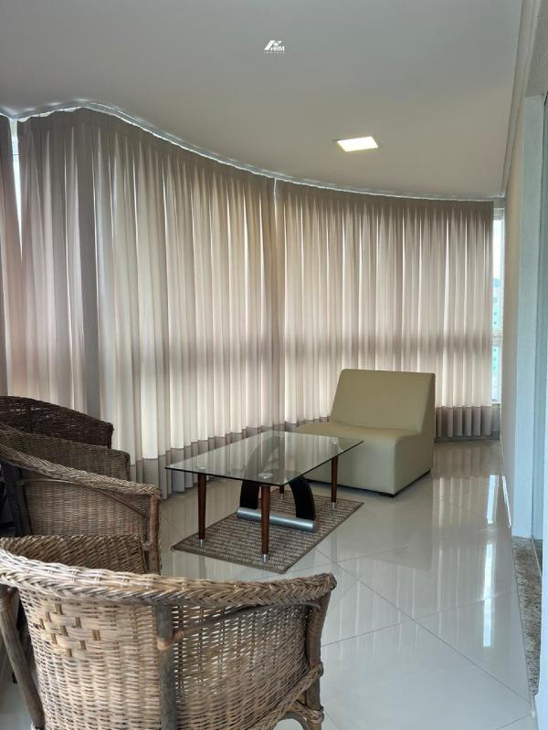 Apartamento à venda no Meia Praia: 