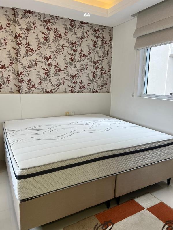 Apartamento à venda no Meia Praia: 