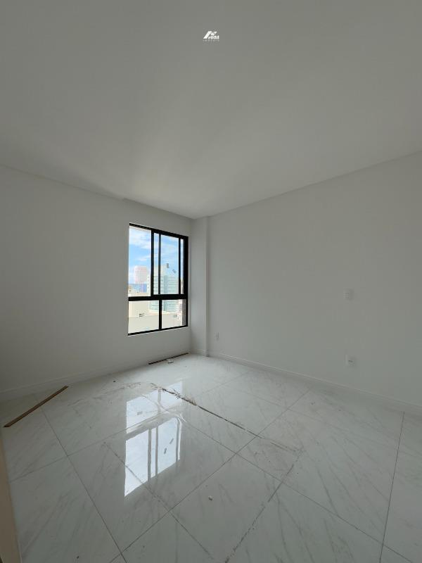 Apartamento à venda no Meia Praia: 