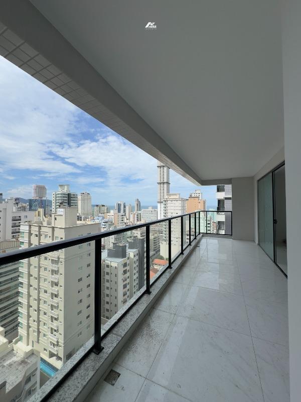 Apartamento à venda no Meia Praia: 