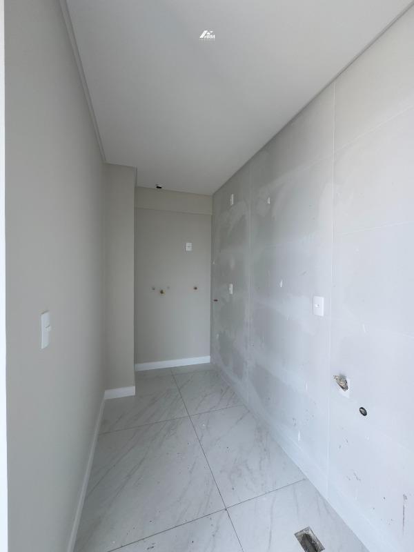 Apartamento à venda no Meia Praia: 