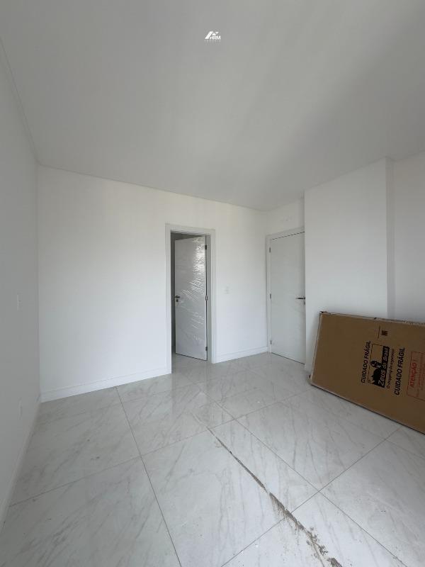 Apartamento à venda no Meia Praia: 