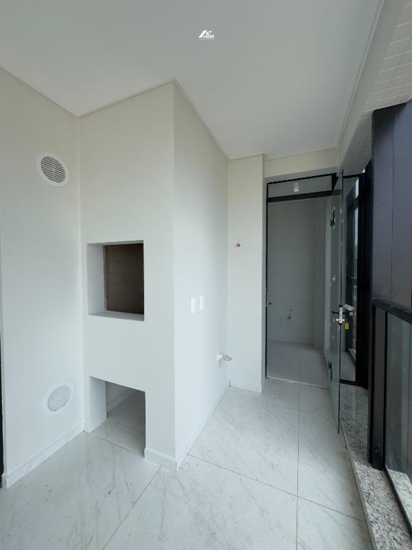 Apartamento à venda no Meia Praia: 