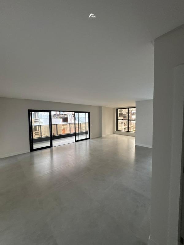 Apartamento à venda no Perequê: 