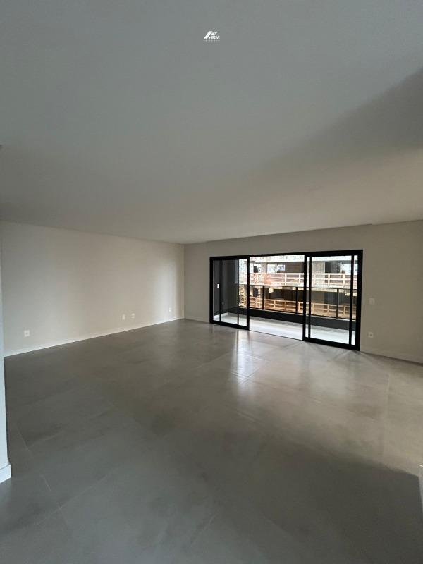 Apartamento à venda no Perequê: 