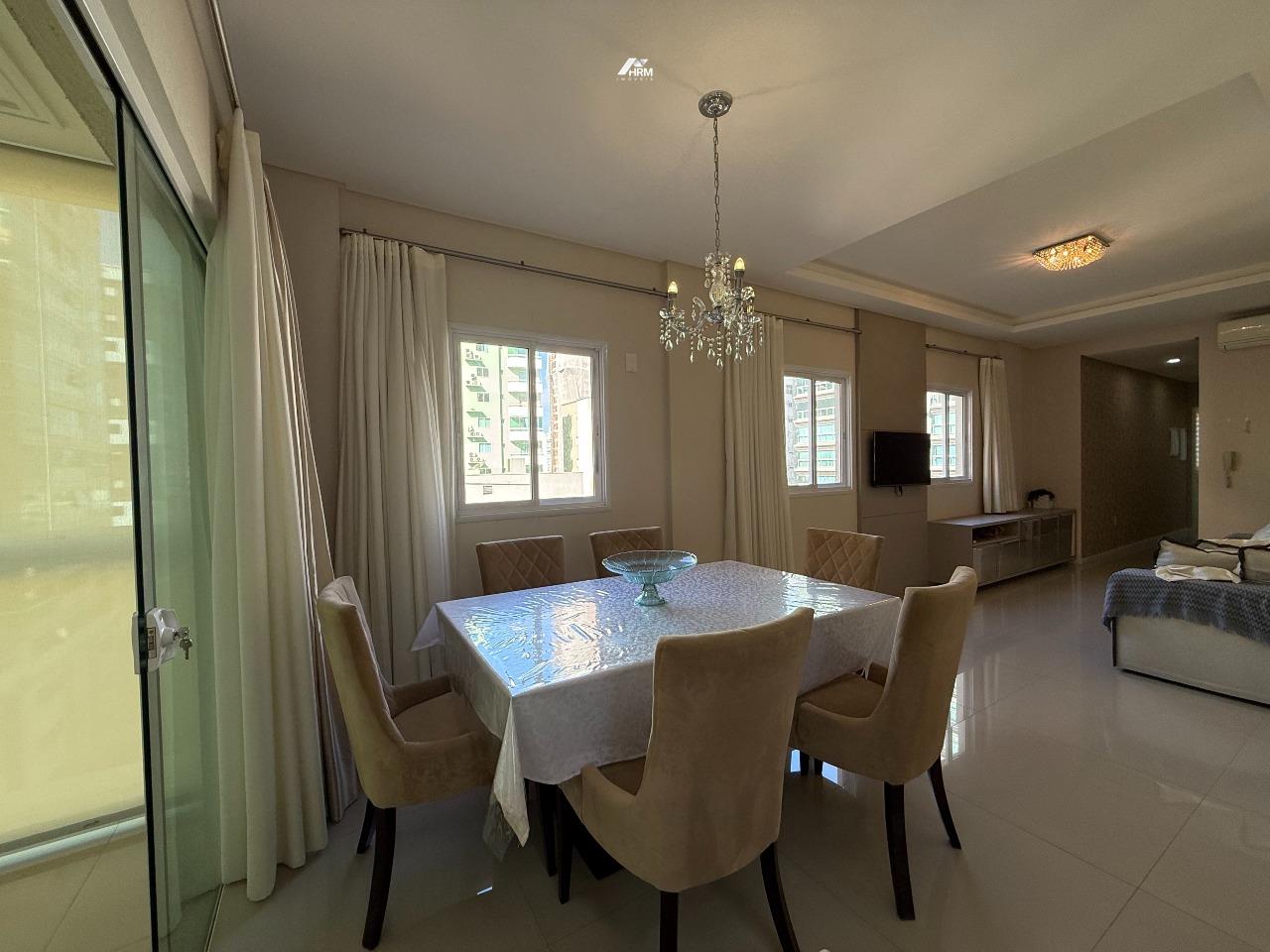 Apartamento à venda no Meia Praia: 