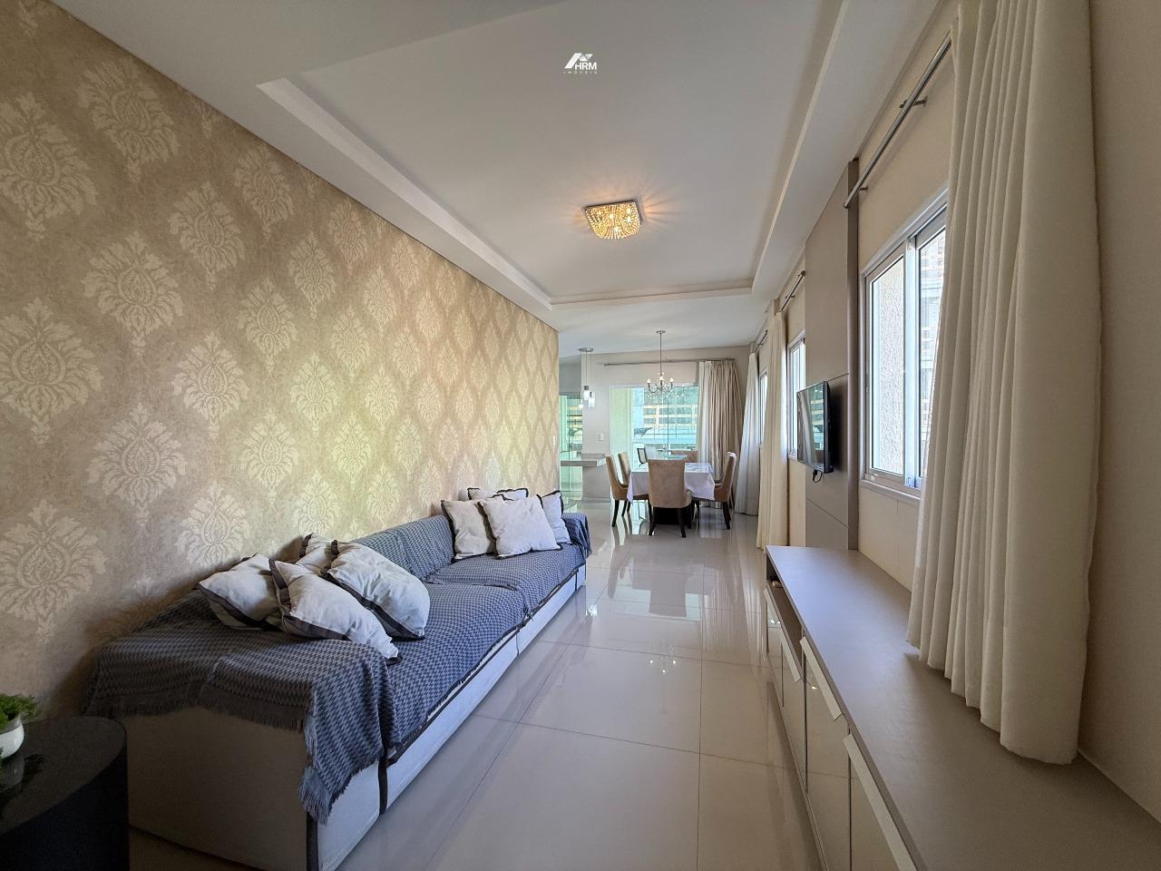 Apartamento à venda no Meia Praia: 