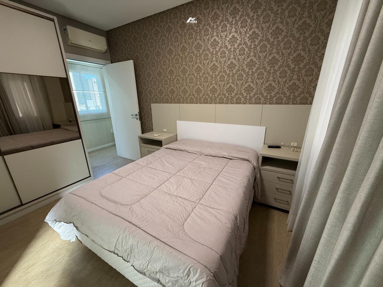 Apartamento à venda no Meia Praia: 