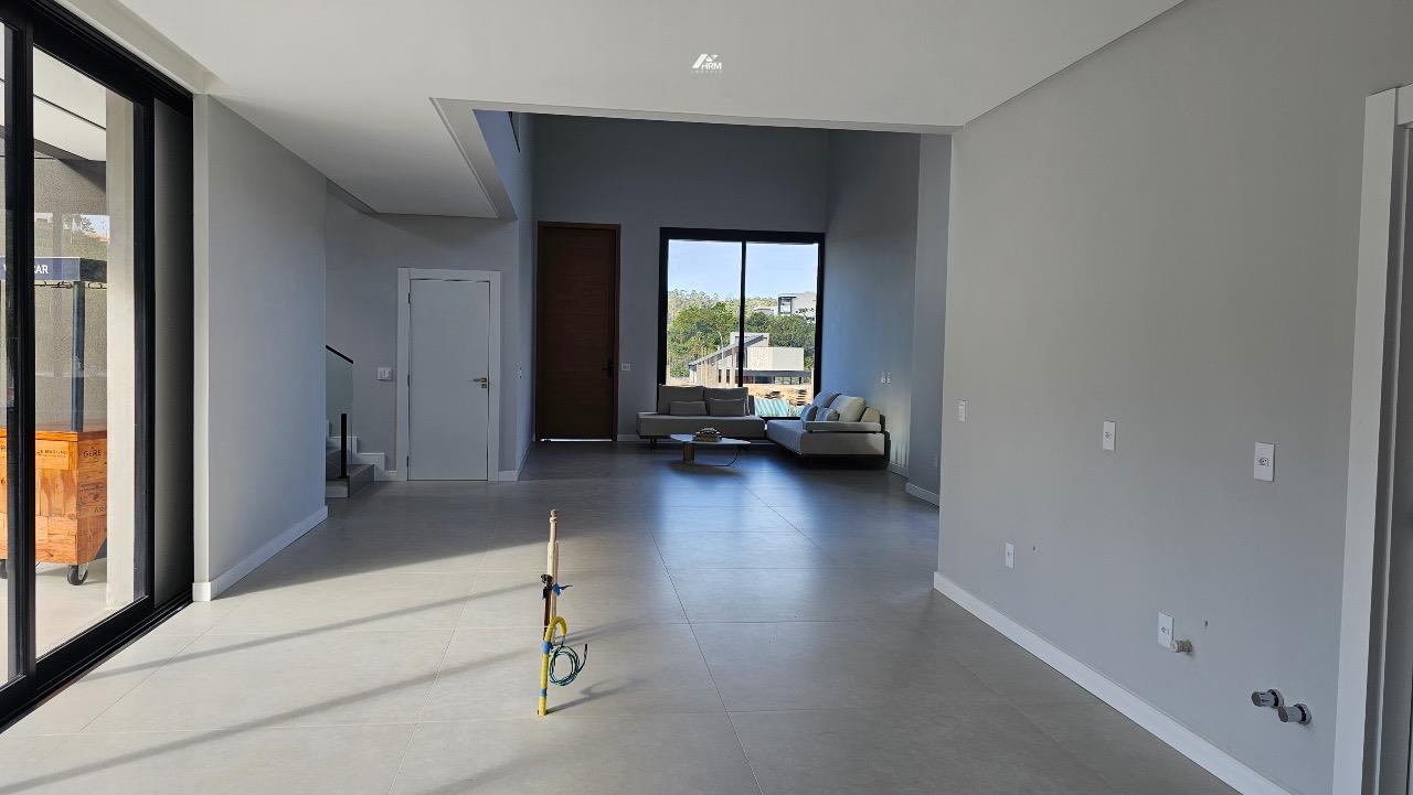 Casa de Condomínio à venda no Centro: 