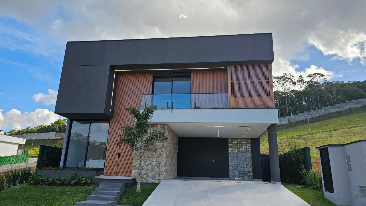 Casa de Condomínio à venda no Centro: 