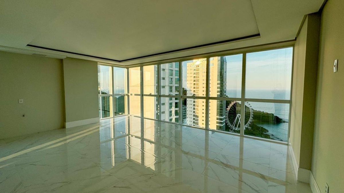 Apartamento à venda no Pioneiros: 