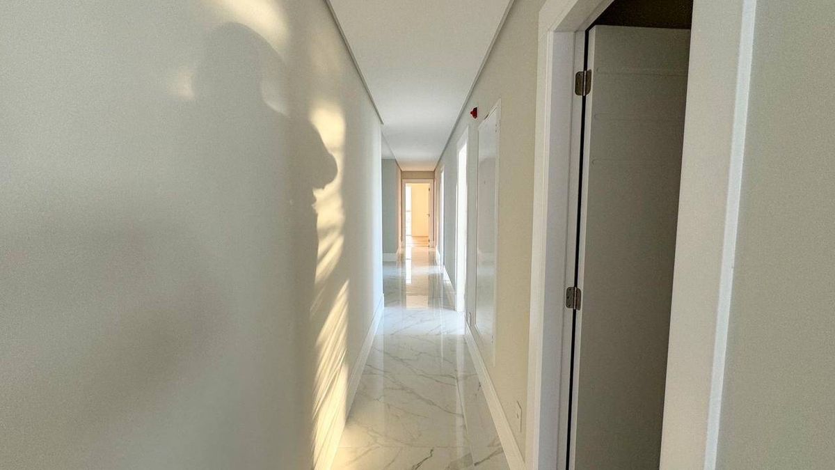 Apartamento à venda no Pioneiros: 