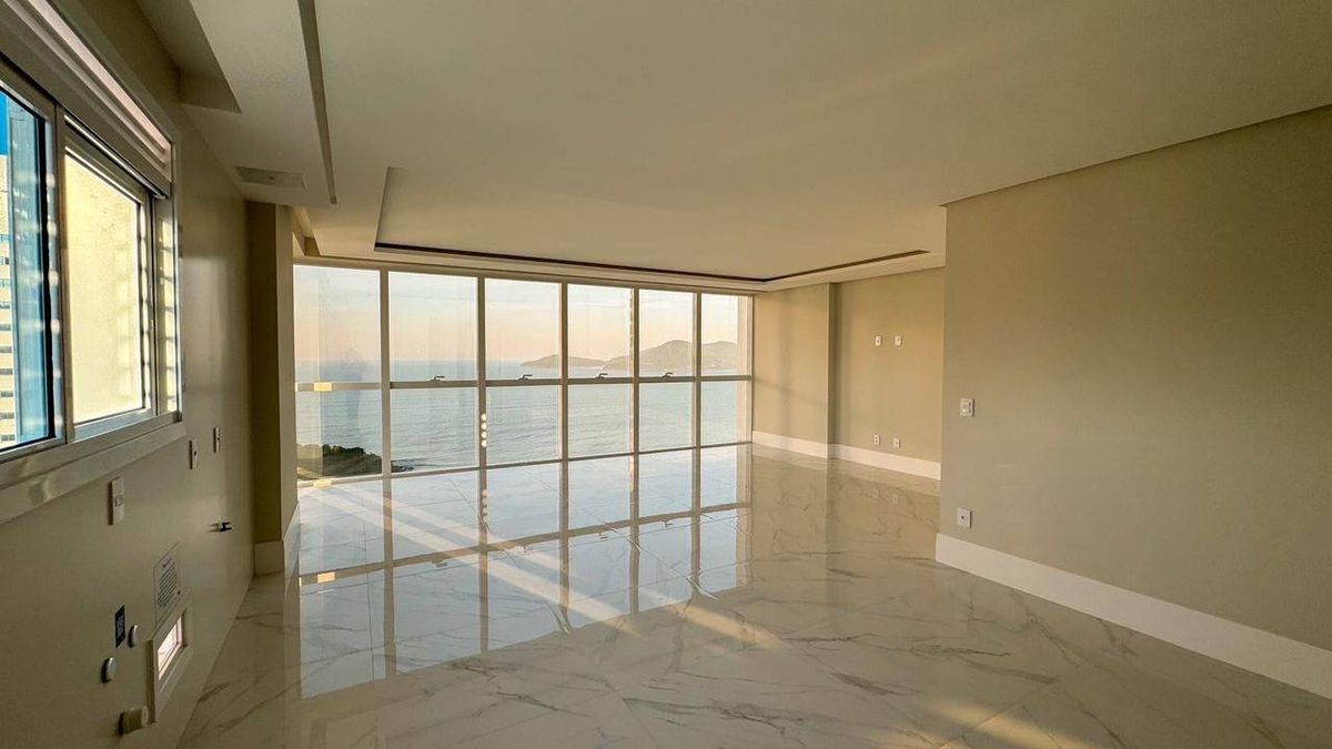 Apartamento à venda no Pioneiros: 