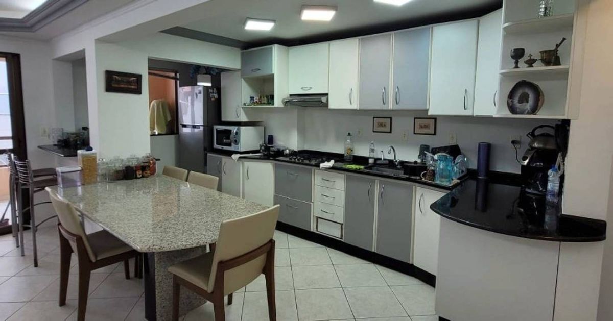 Apartamento à venda no Pioneiros: 