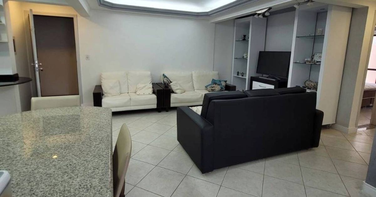 Apartamento à venda no Pioneiros: 