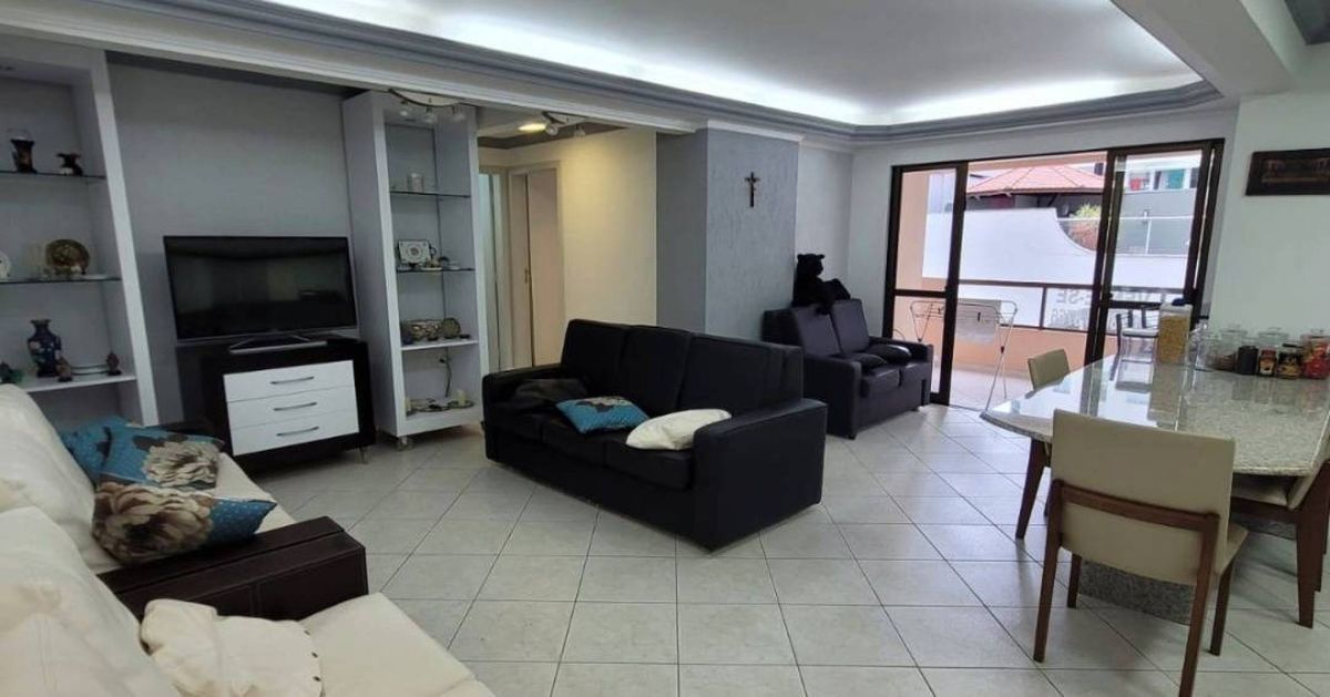 Apartamento à venda no Pioneiros: 