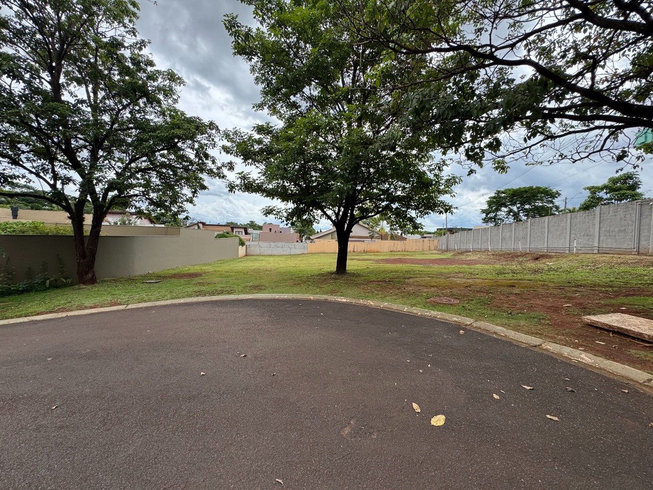 Terreno em condomínio à venda no Jardim Athenas: 