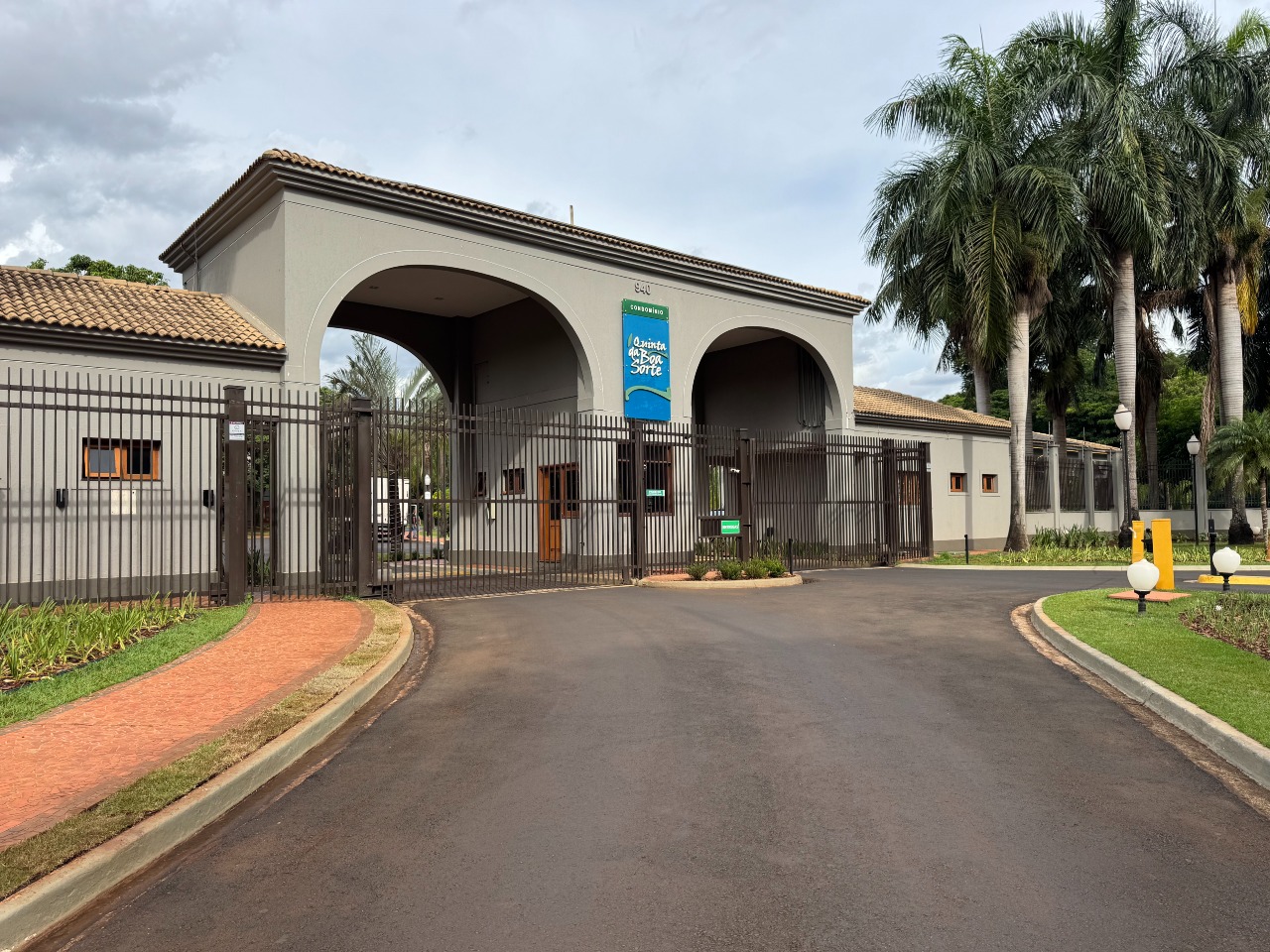 Terreno em condomínio à venda no Jardim Athenas: 