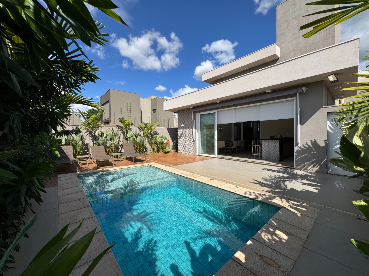 Casa em condomínio à venda no Jardim Cajubá: 