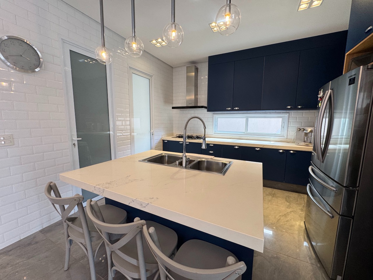 Casa em condomínio à venda no Jardim Cajubá: 