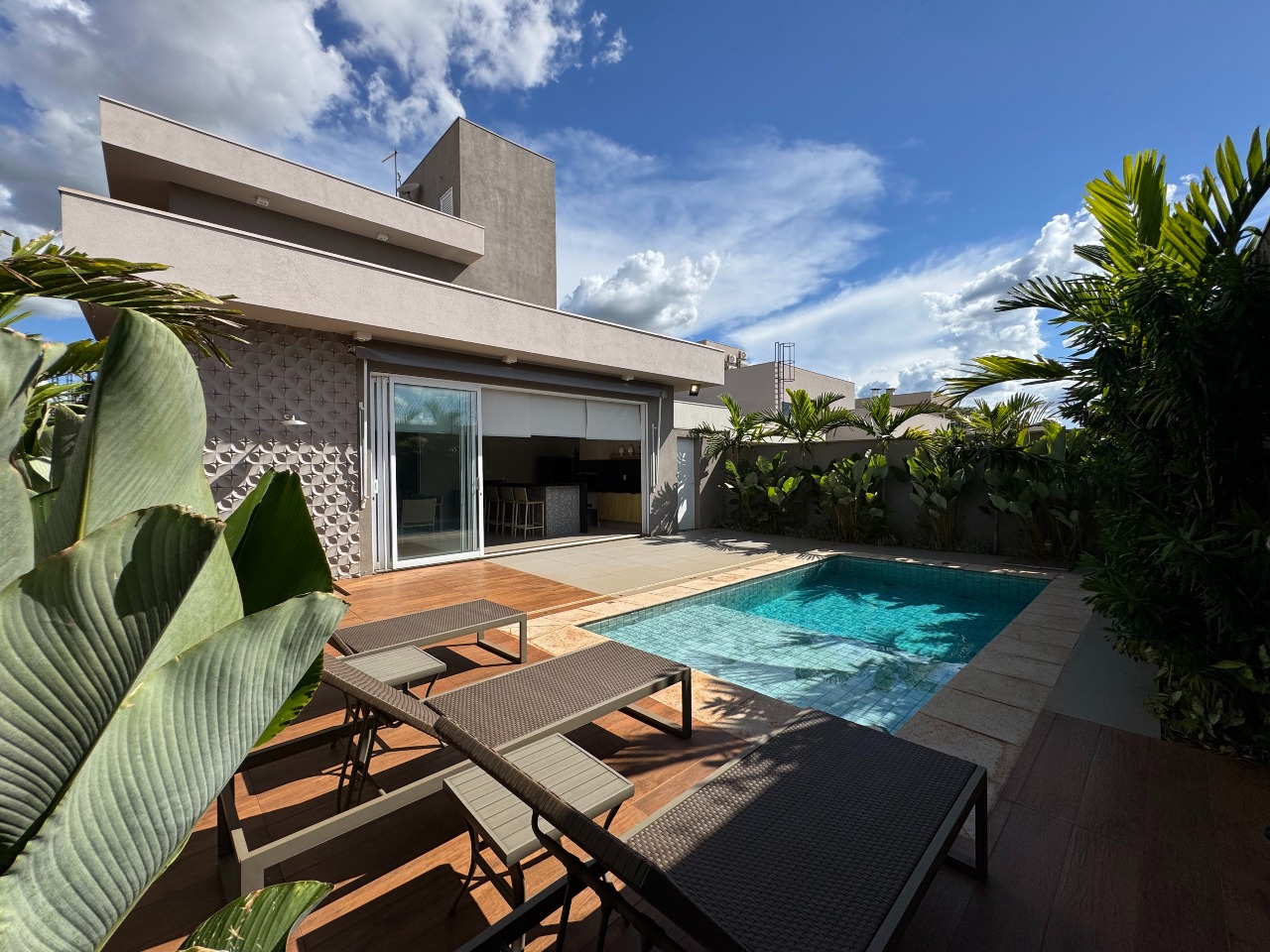 Casa em condomínio à venda no Jardim Cajubá: 