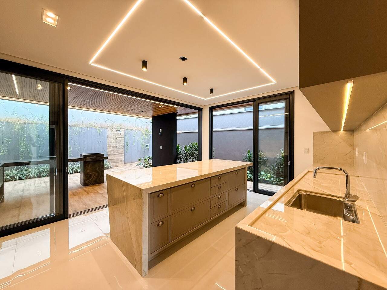Casa em condomínio à venda no Vila do Golfe: 