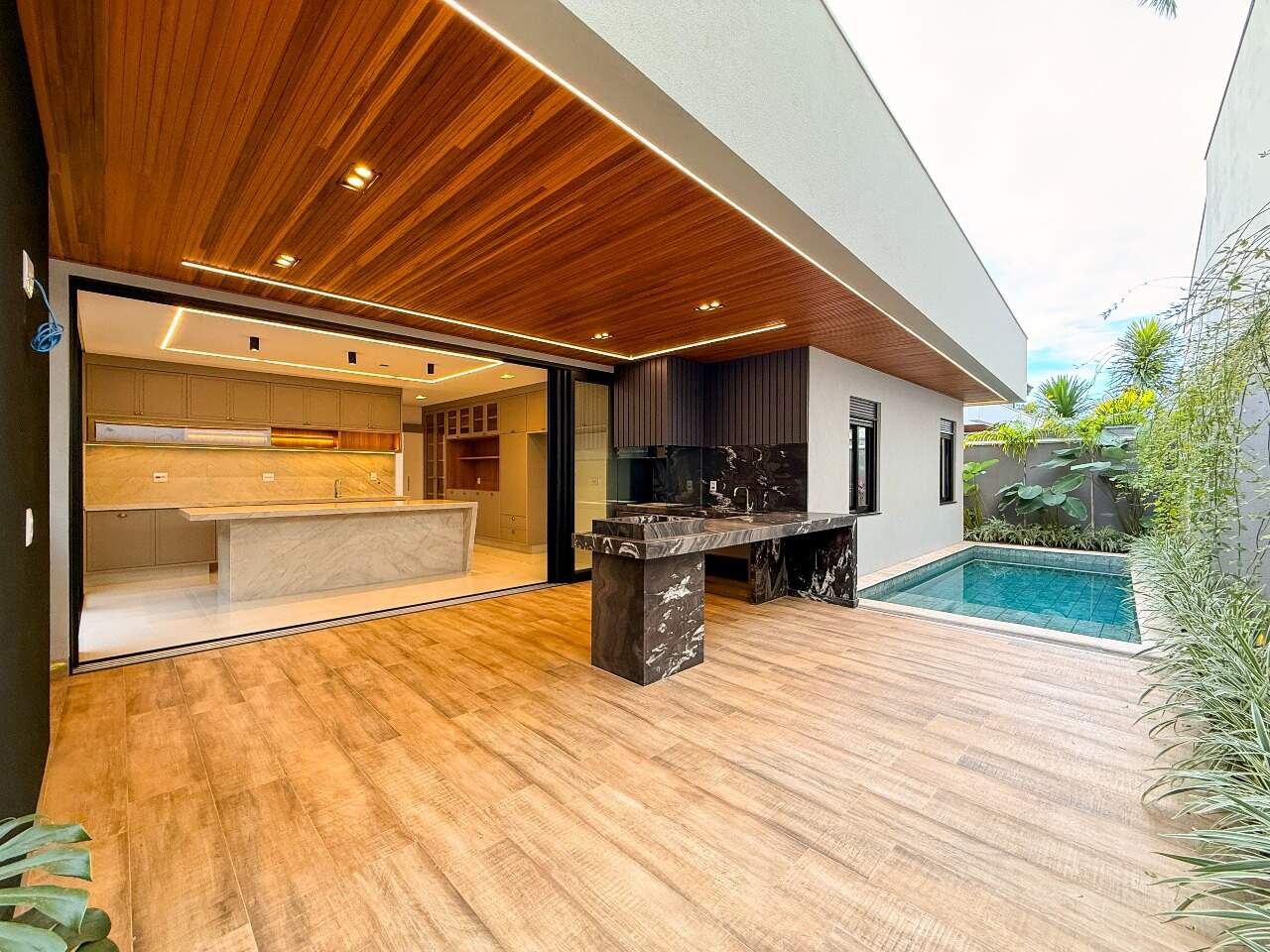 Casa em condomínio à venda no Vila do Golfe: 