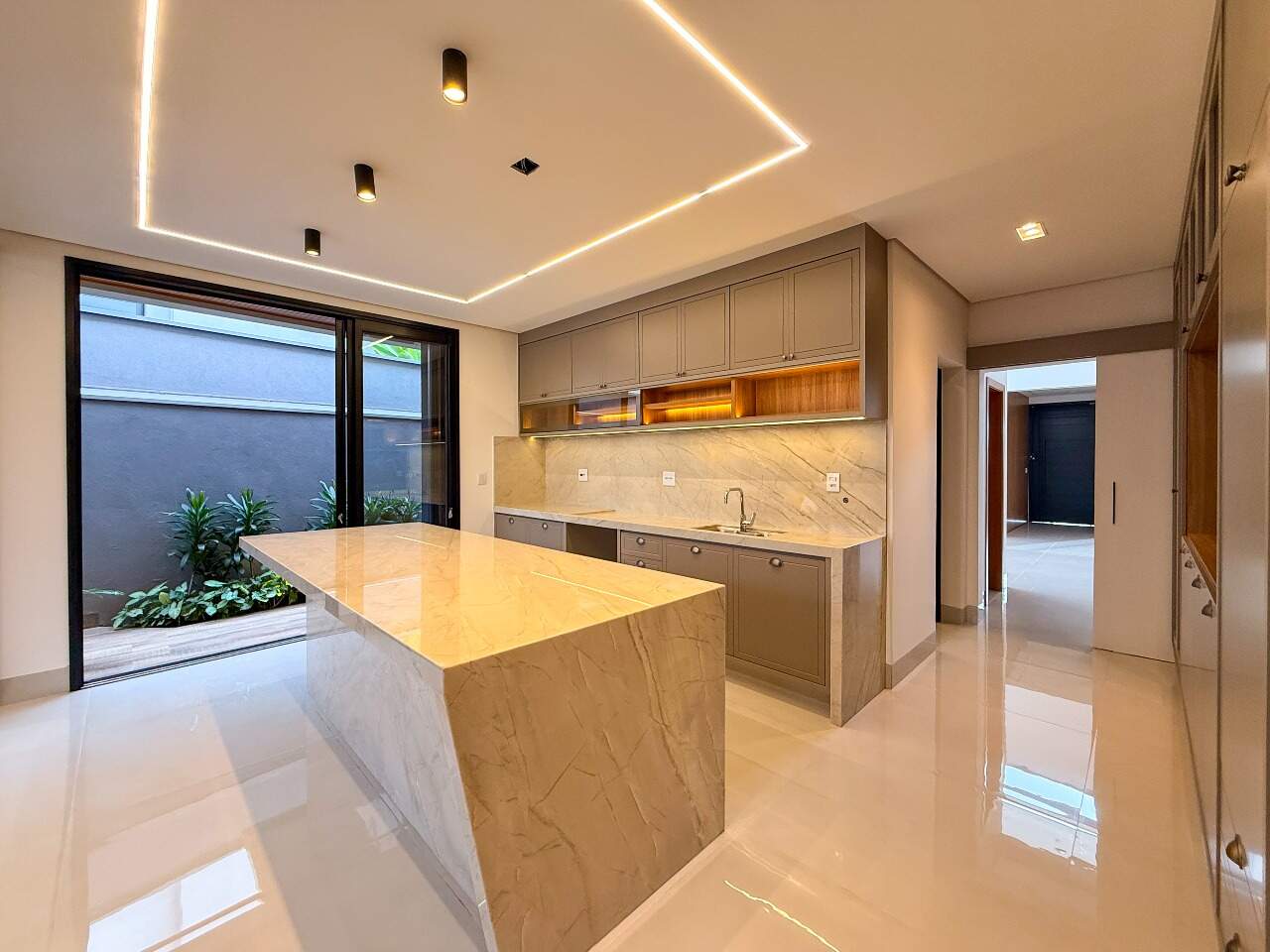 Casa em condomínio à venda no Vila do Golfe: 