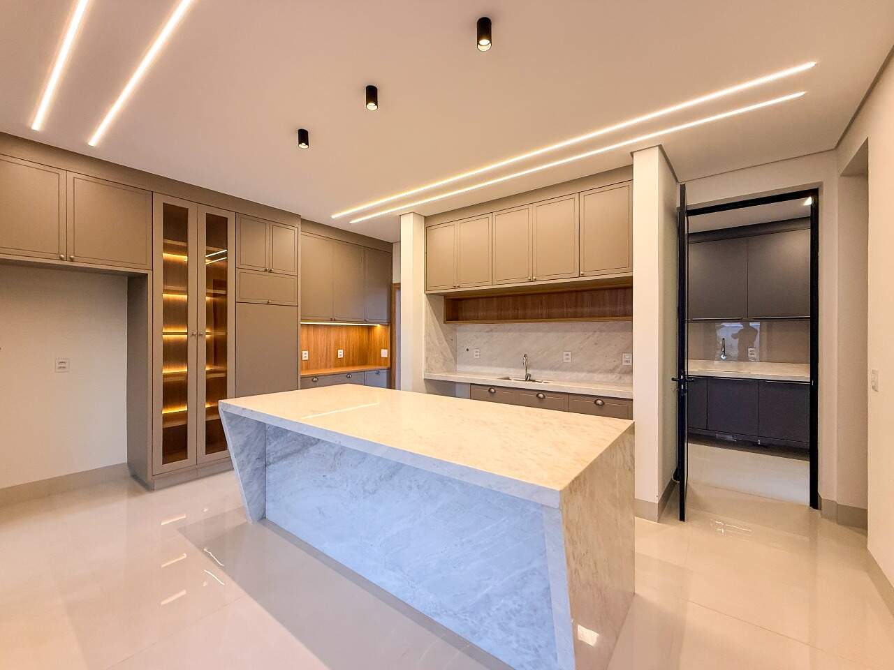 Casa em condomínio à venda no Vila do Golfe: 