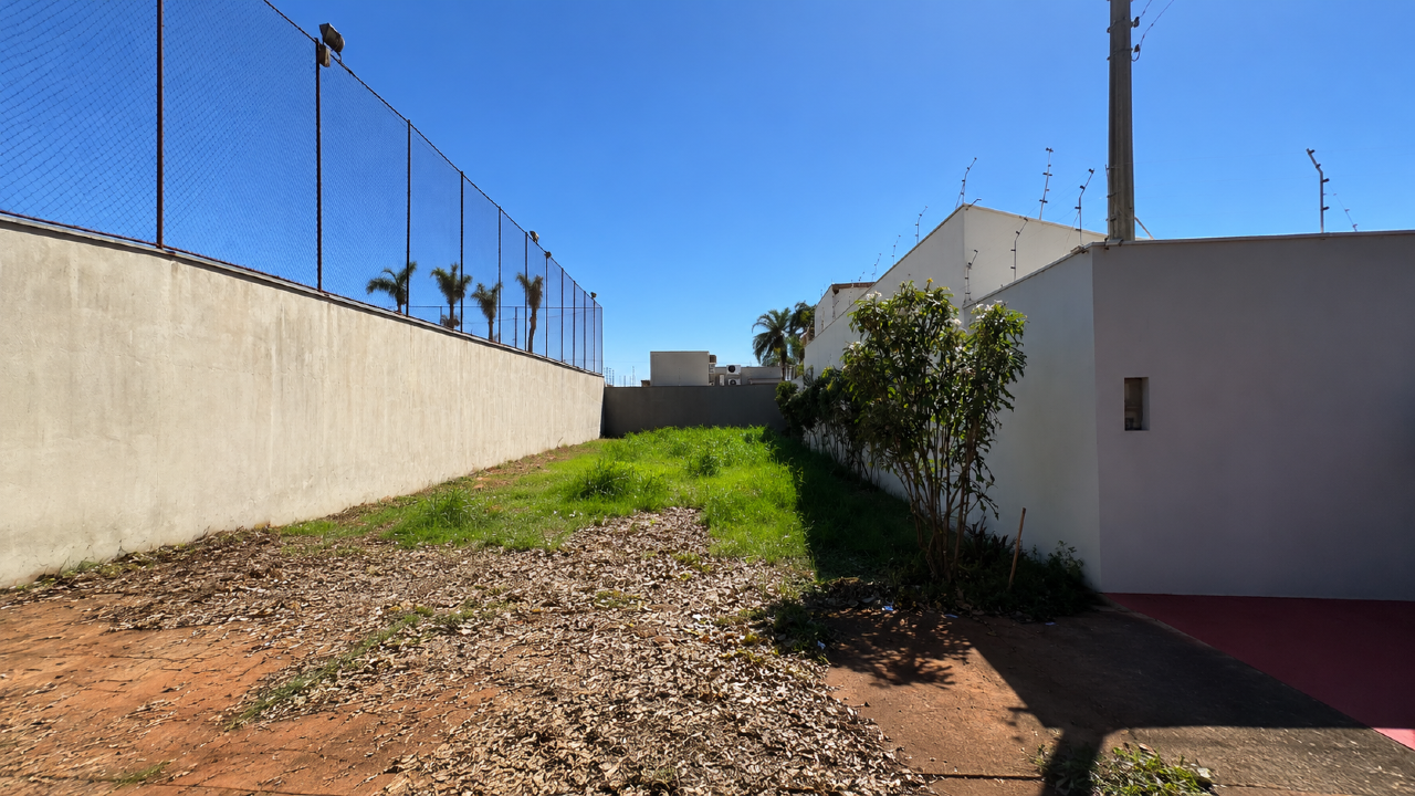 Terreno à venda no Jardim Recreio dos Bandeirantes: 