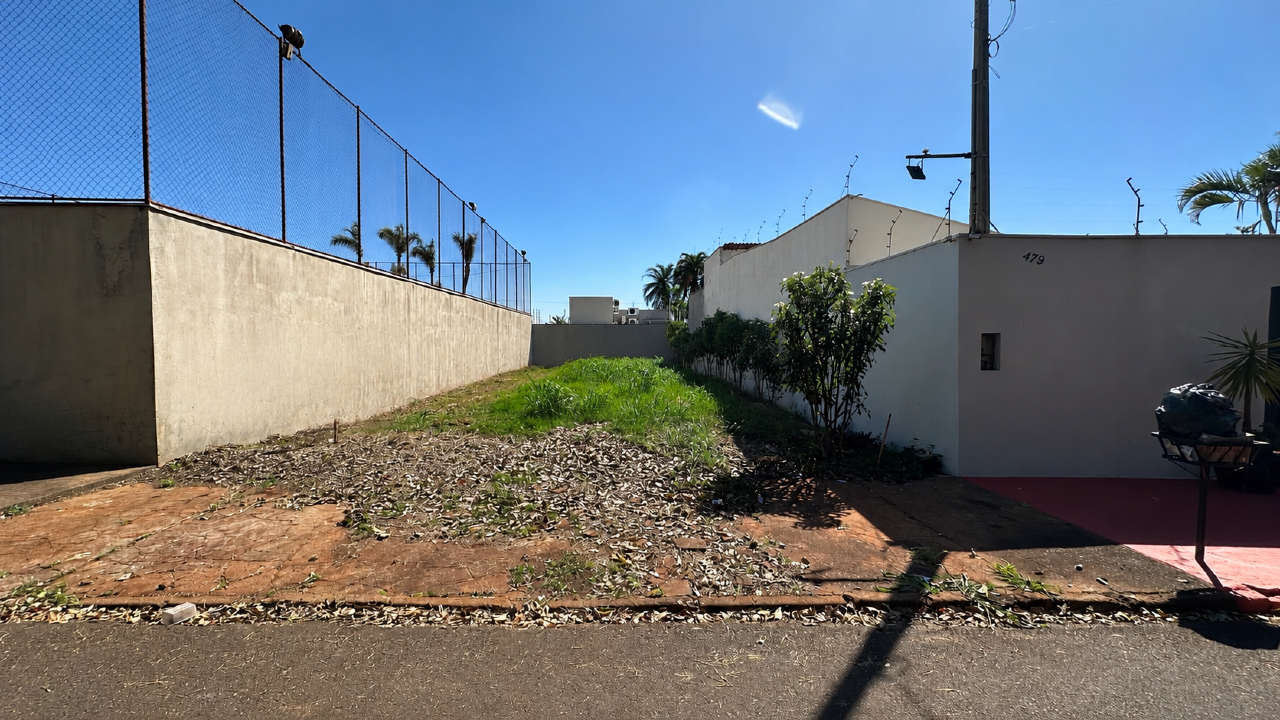 Terreno à venda no Jardim Recreio dos Bandeirantes: 