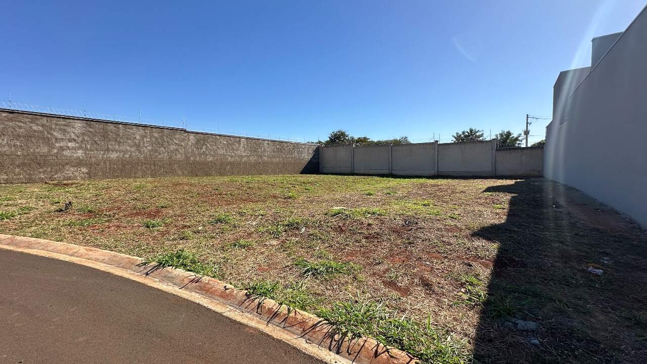 Terreno em condomínio à venda no Jardim Bothânico: 