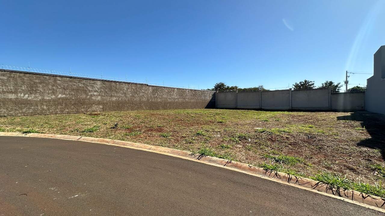 Terreno em condomínio à venda no Jardim Bothânico: 