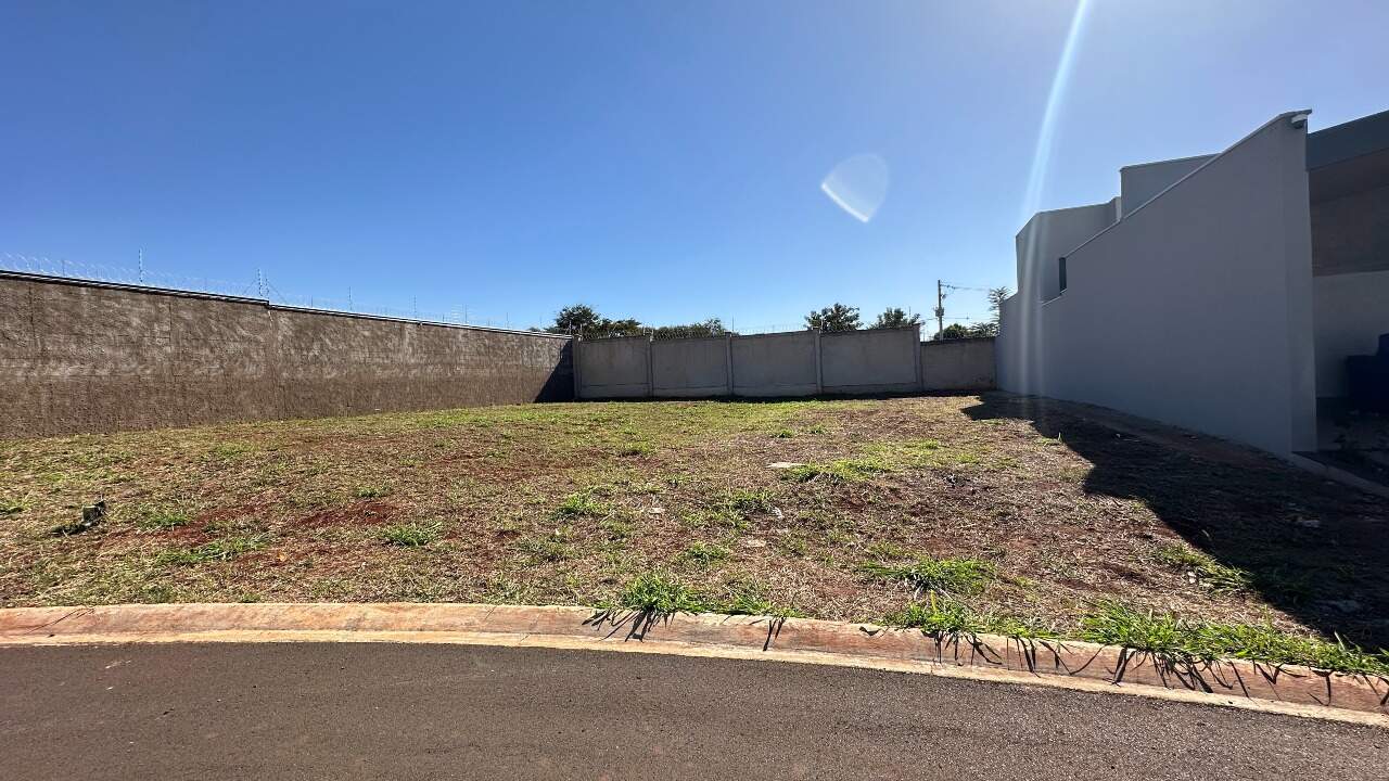 Terreno em condomínio à venda no Jardim Bothânico: 