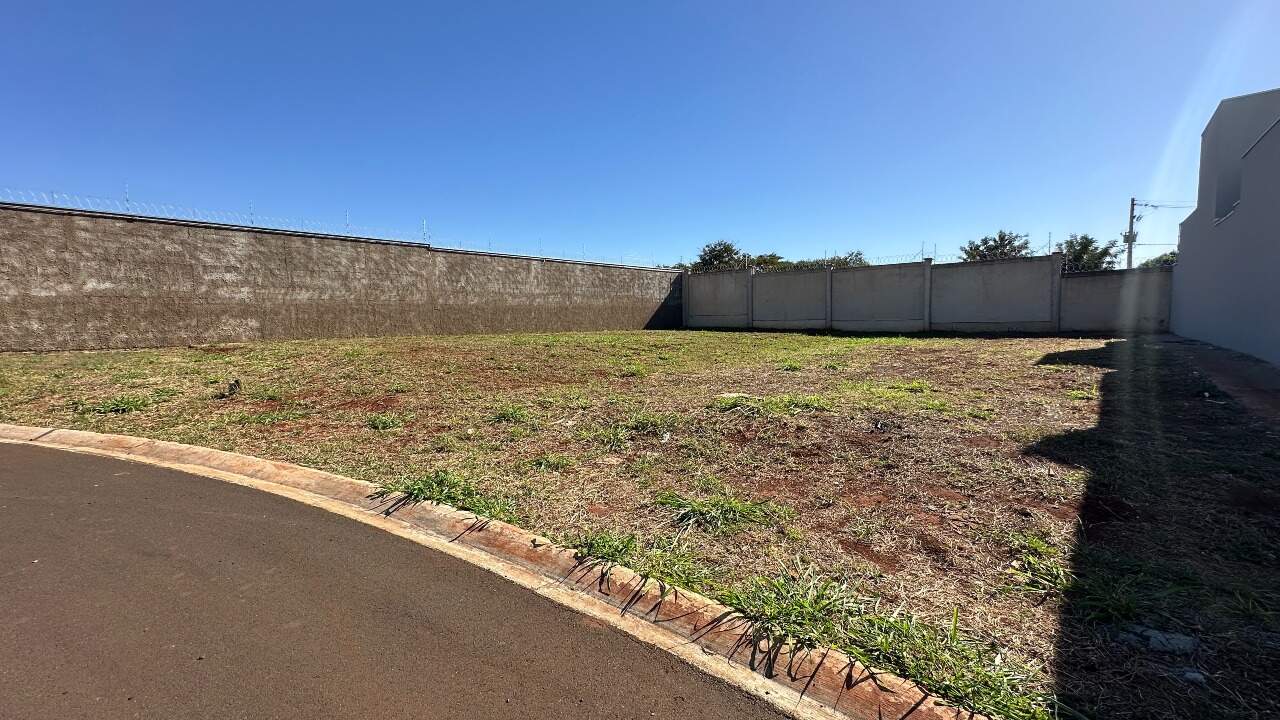 Terreno em condomínio à venda no Jardim Bothânico: 