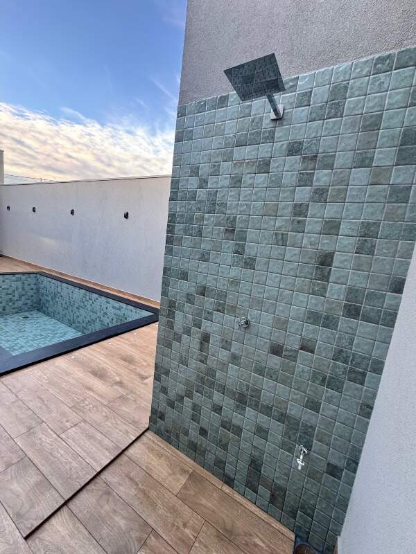 Casa à venda no Jardim Tropical: 