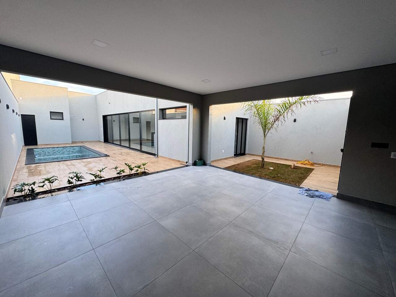 Casa à venda no Jardim Tropical: 