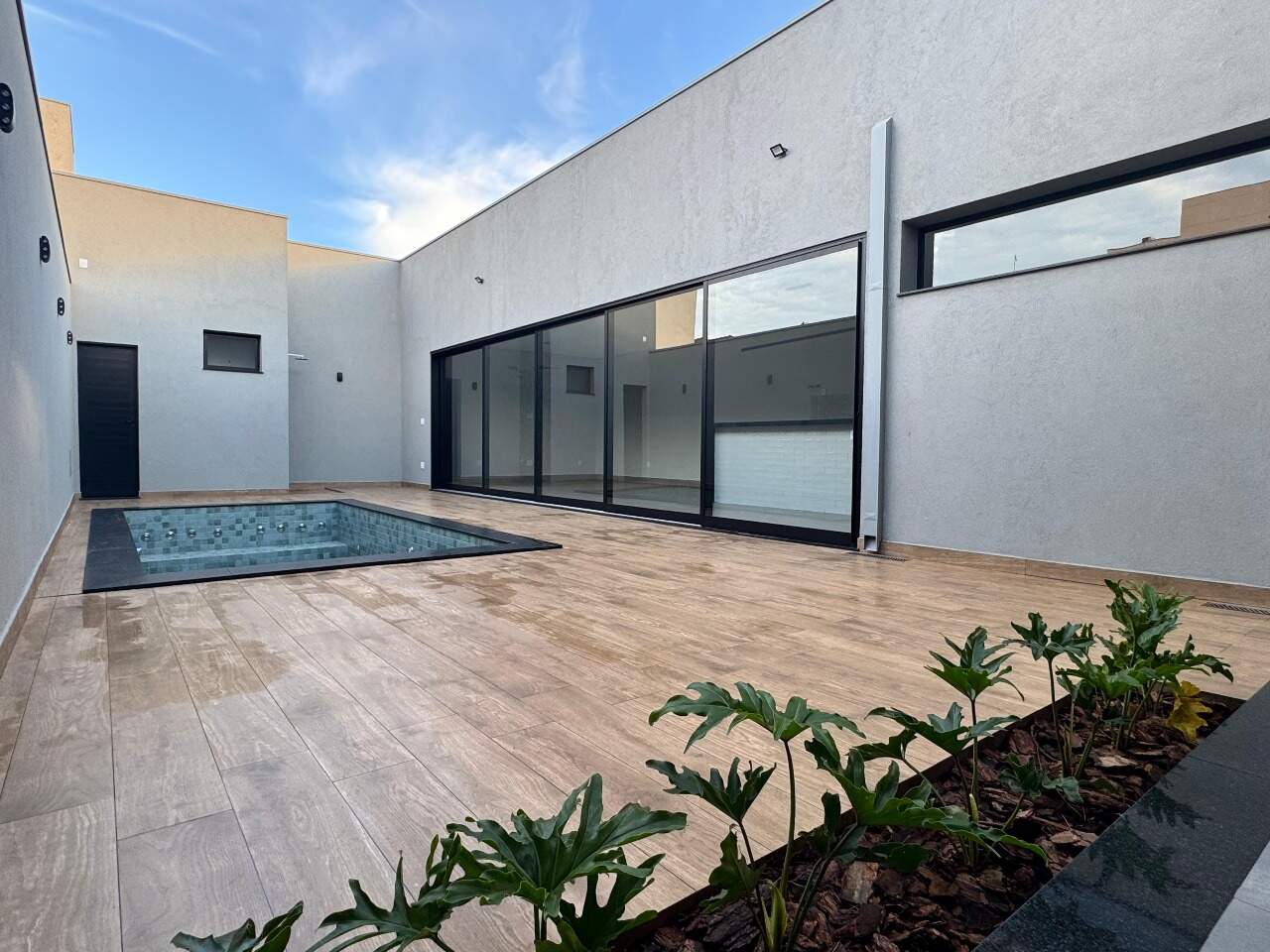 Casa à venda no Jardim Tropical: 