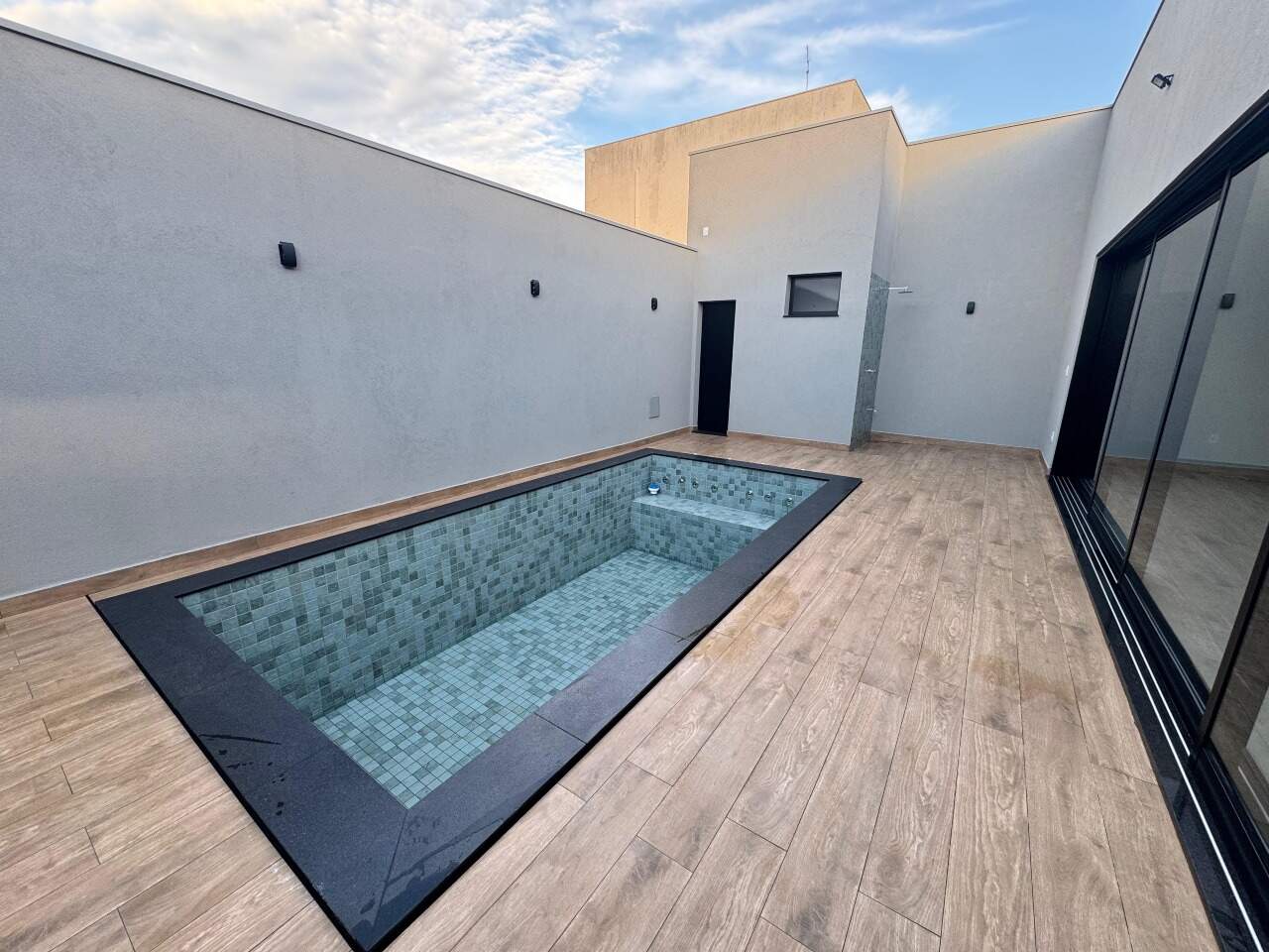 Casa à venda no Jardim Tropical: 