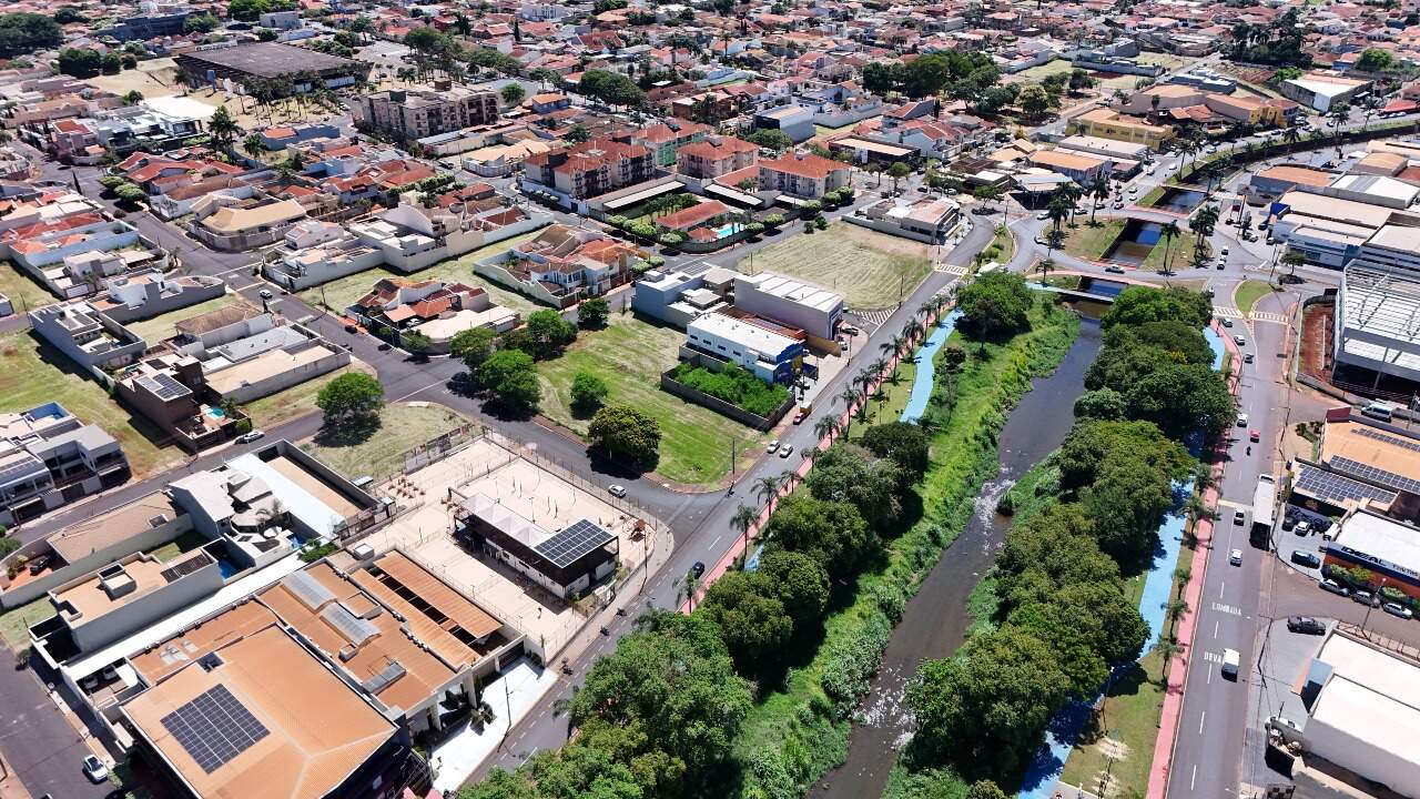 Terreno em condomínio à venda no Jardim Cajubá: 