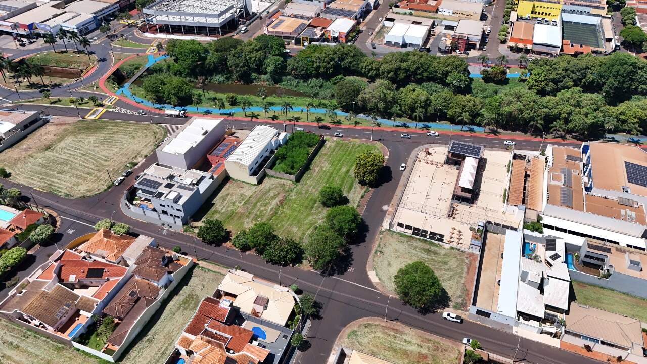 Terreno em condomínio à venda no Jardim Cajubá: 