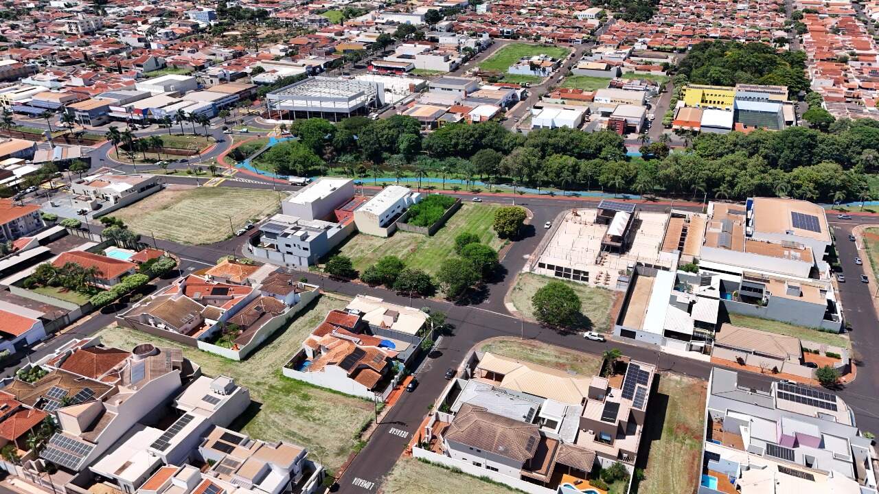 Terreno em condomínio à venda no Jardim Cajubá: 